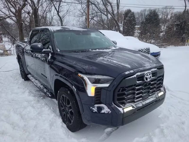 2022 Toyota Tundra SR5 4WD photo