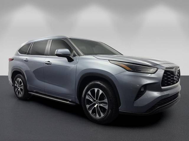 2022 Toyota Highlander XLE FWD photo