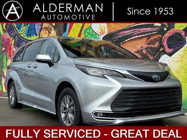 2022 Toyota Sienna XLE FWD photo