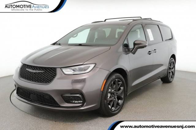 2021 Chrysler Pacifica Minivan Limited AWD photo