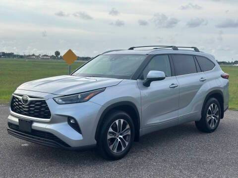 2022 Toyota Highlander XLE AWD photo