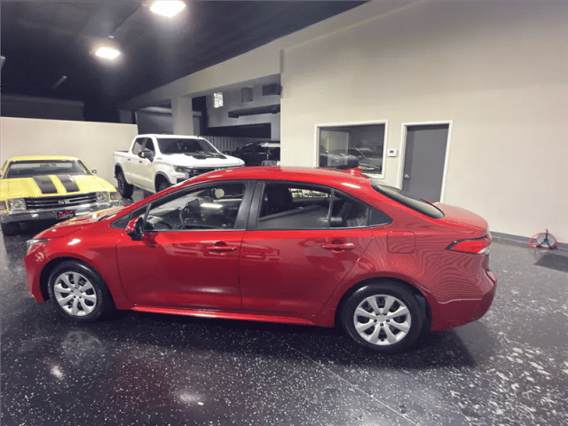 2020 Toyota Corolla LE FWD photo