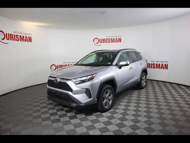 2022 Toyota RAV4 XLE AWD photo