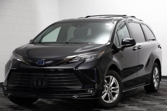 2022 Toyota Sienna XLE Woodland Edition AWD photo