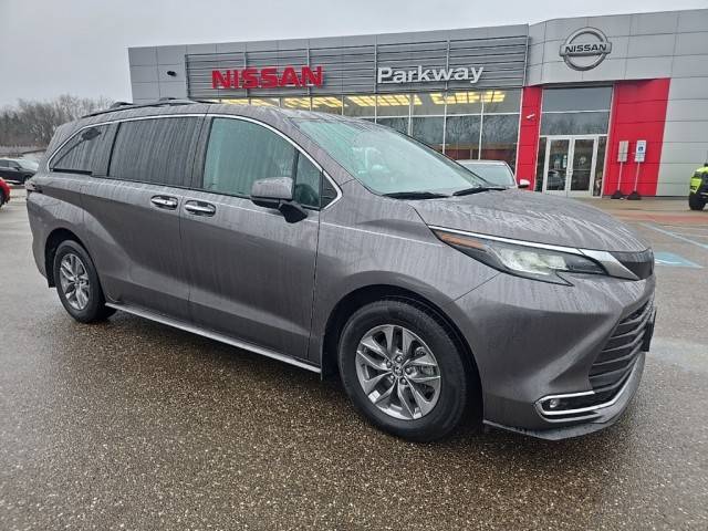 2022 Toyota Sienna XLE AWD photo