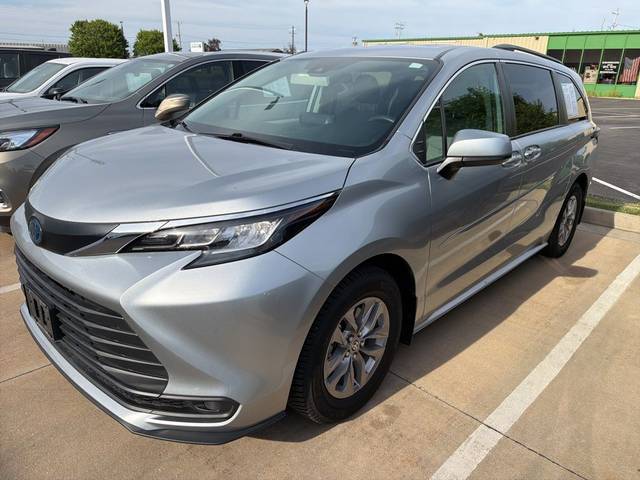 2022 Toyota Sienna LE AWD photo