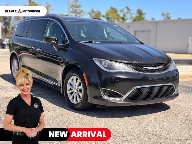 2019 Chrysler Pacifica Minivan Touring L FWD photo