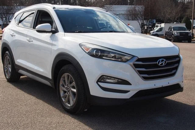 2017 Hyundai Tucson SE Plus AWD photo