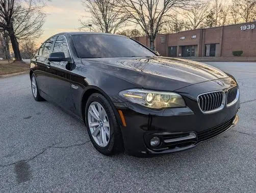 2015 BMW 5 Series 528i RWD photo