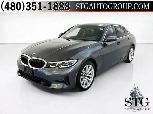 2022 BMW 3 Series 330e RWD photo