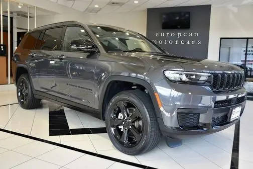 2022 Jeep Grand Cherokee L Altitude 4WD photo