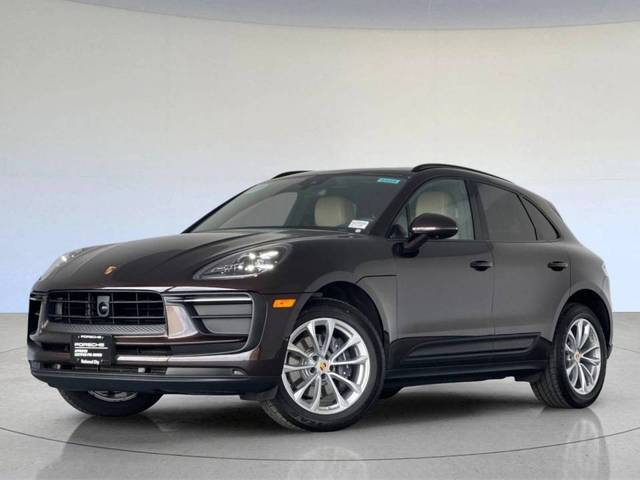 2022 Porsche Macan  AWD photo