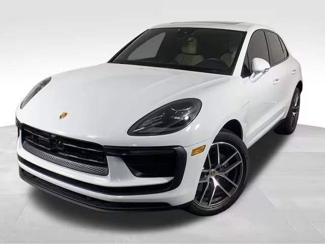 2022 Porsche Macan  AWD photo