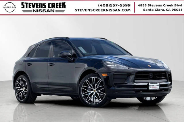 2022 Porsche Macan AWD photo