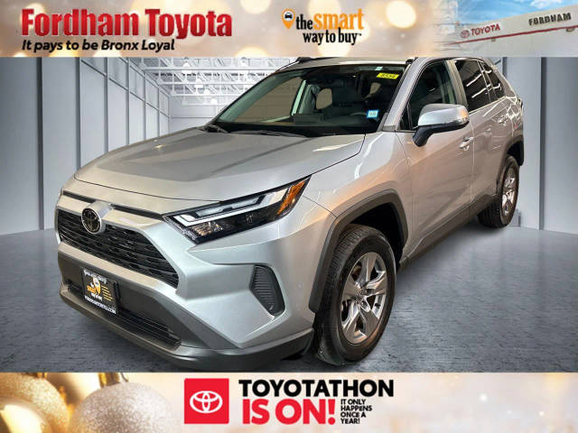 2022 Toyota RAV4 XLE AWD photo