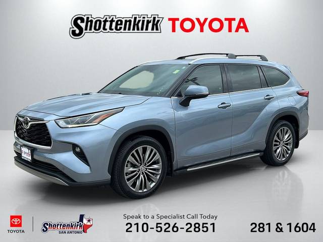 2022 Toyota Highlander Platinum FWD photo