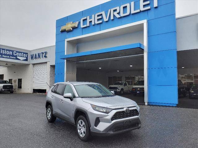 2022 Toyota RAV4 LE FWD photo