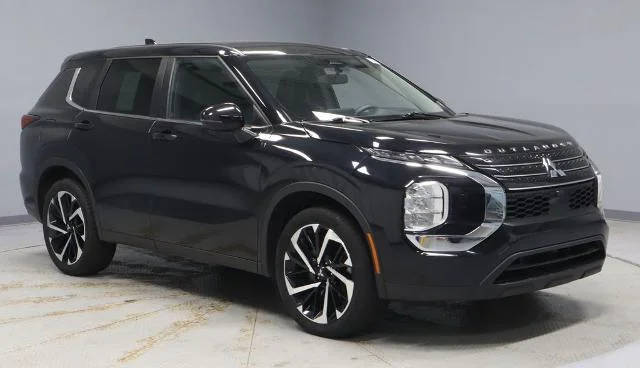 2022 Mitsubishi Outlander ES 4WD photo