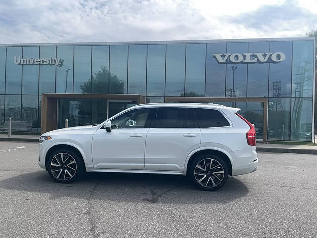 2022 Volvo XC90 Momentum AWD photo