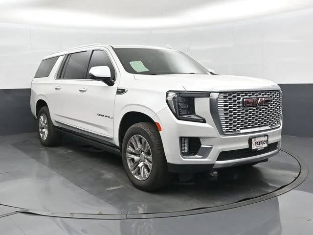 2022 GMC Yukon XL Denali 4WD photo