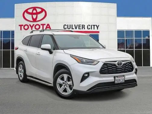 2022 Toyota Highlander LE FWD photo