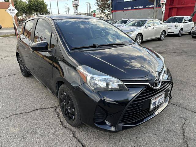 2015 Toyota Yaris SE FWD photo