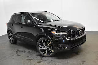 2022 Volvo XC40 R-Design AWD photo