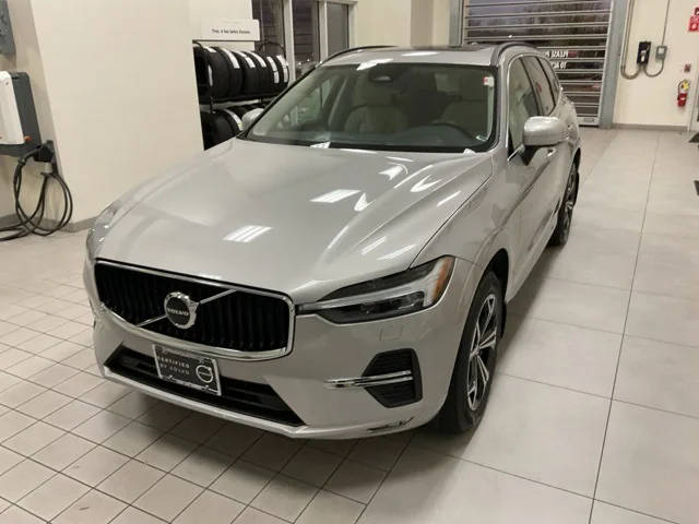 2022 Volvo XC60 Momentum AWD photo