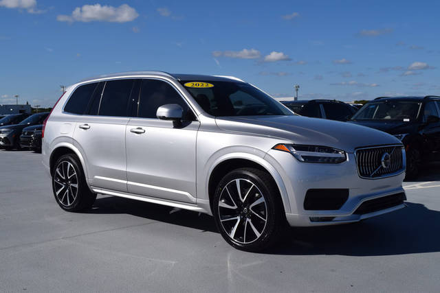 2022 Volvo XC90 Momentum AWD photo