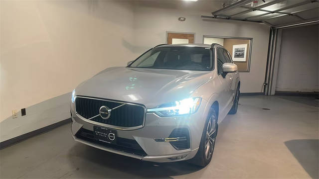 2022 Volvo XC60 Momentum AWD photo