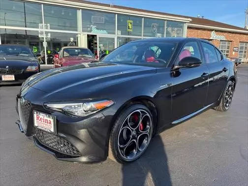 2022 Alfa Romeo Giulia Veloce AWD photo