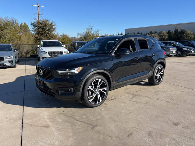 2022 Volvo XC40 R-Design AWD photo