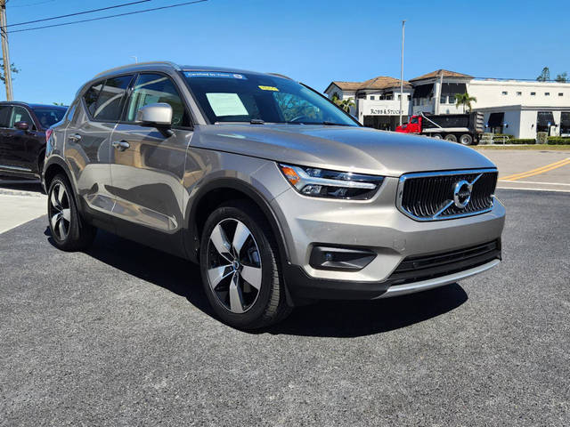 2022 Volvo XC40 Momentum FWD photo