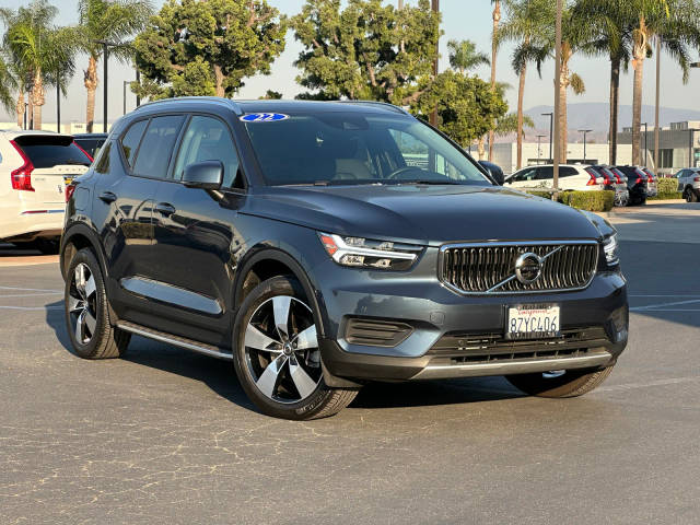 2022 Volvo XC40 Momentum AWD photo