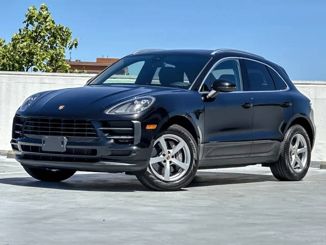 2021 Porsche Macan  AWD photo