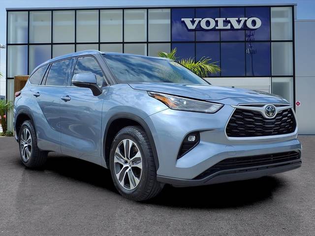 2022 Toyota Highlander XLE FWD photo