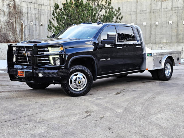 2022 Chevrolet Silverado 3500HD High Country 4WD photo