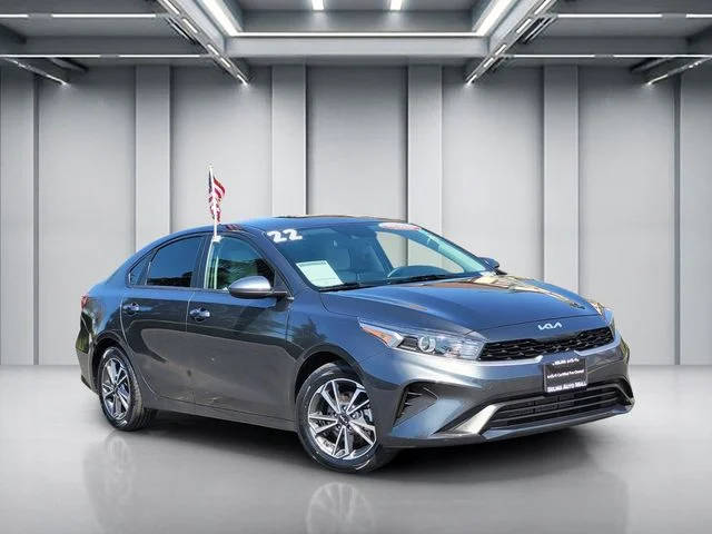 2022 Kia Forte LXS FWD photo