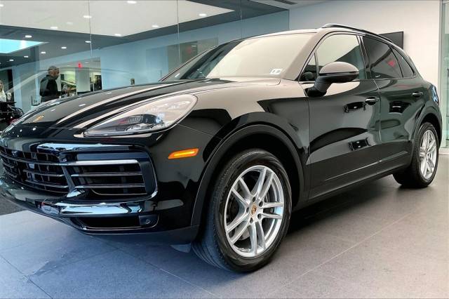 2022 Porsche Cayenne  AWD photo