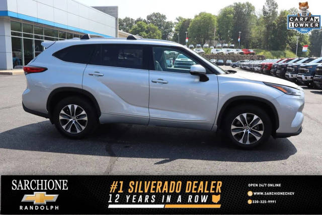 2022 Toyota Highlander XLE AWD photo
