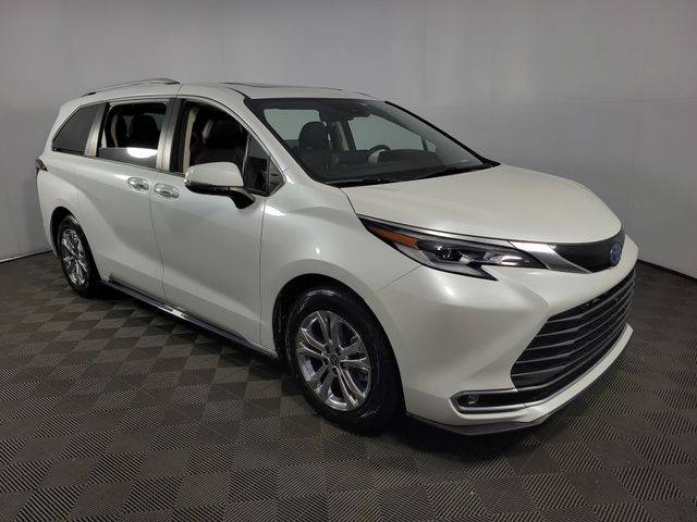 2022 Toyota Sienna Platinum AWD photo
