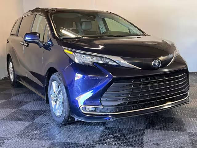 2022 Toyota Sienna XLE AWD photo