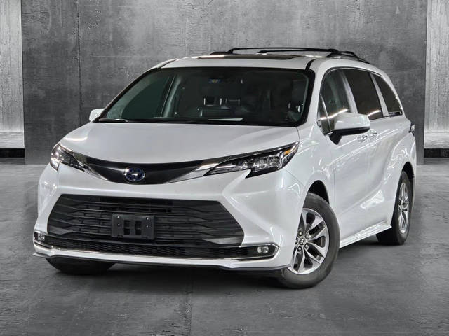 2022 Toyota Sienna XLE FWD photo