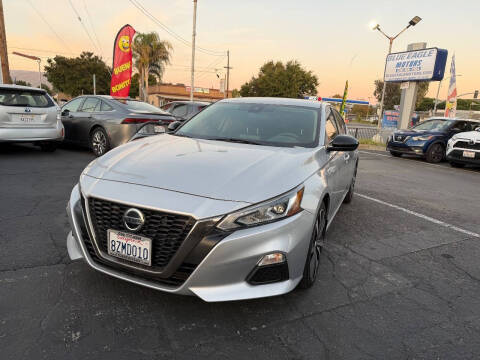 2022 Nissan Altima 2.5 SR FWD photo