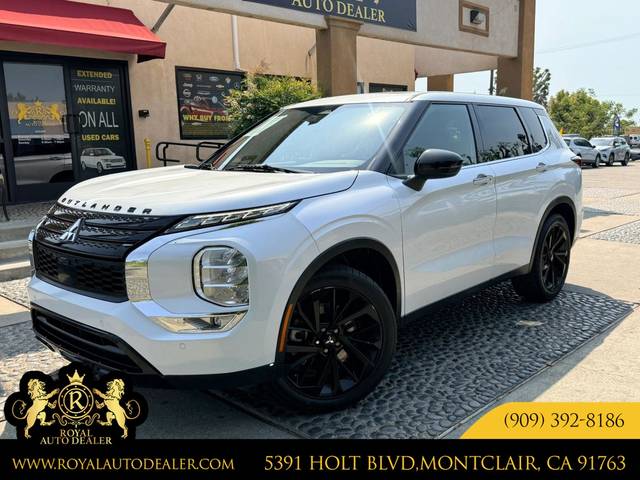 2022 Mitsubishi Outlander Black Edition FWD photo