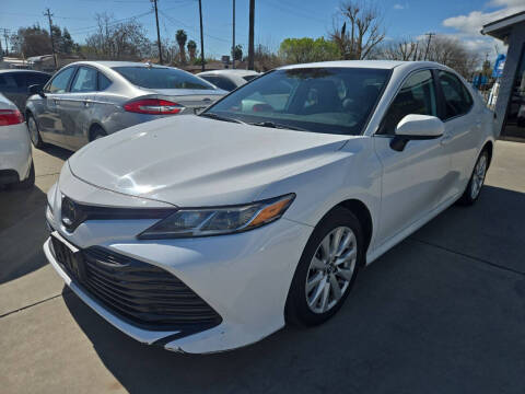 2019 Toyota Camry LE FWD photo