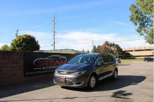 2020 Chrysler Pacifica Minivan Touring L FWD photo