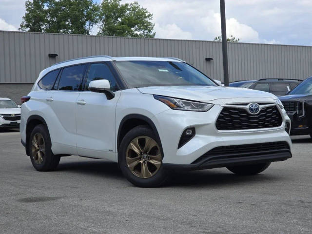 2022 Toyota Highlander Hybrid Bronze Edition AWD photo