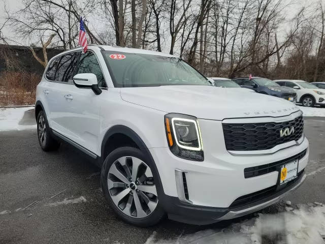 2022 Kia Telluride S FWD photo