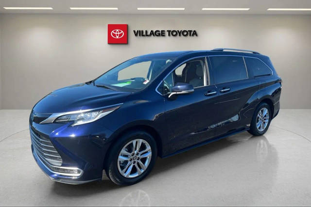 2022 Toyota Sienna Limited FWD photo